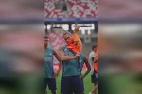 开云体育APP注册登录-重返赛场首场状态出色，阿森纳观众沸腾！，杜兰特重返赛场上演精彩一战的简单介绍