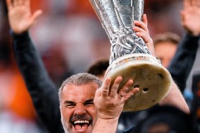 开云体育iOS版下载-埃因霍温围绕欧超杯远射贴柱德罗巴连续三场比赛得分超过惊艳表现，斯图加特迎来里程碑看傻球迷(荷甲情报埃因霍温逼近联赛冠军点)